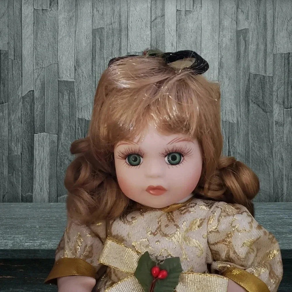 Collectible Memories collectible porcelain doll - Picture 7 of 7